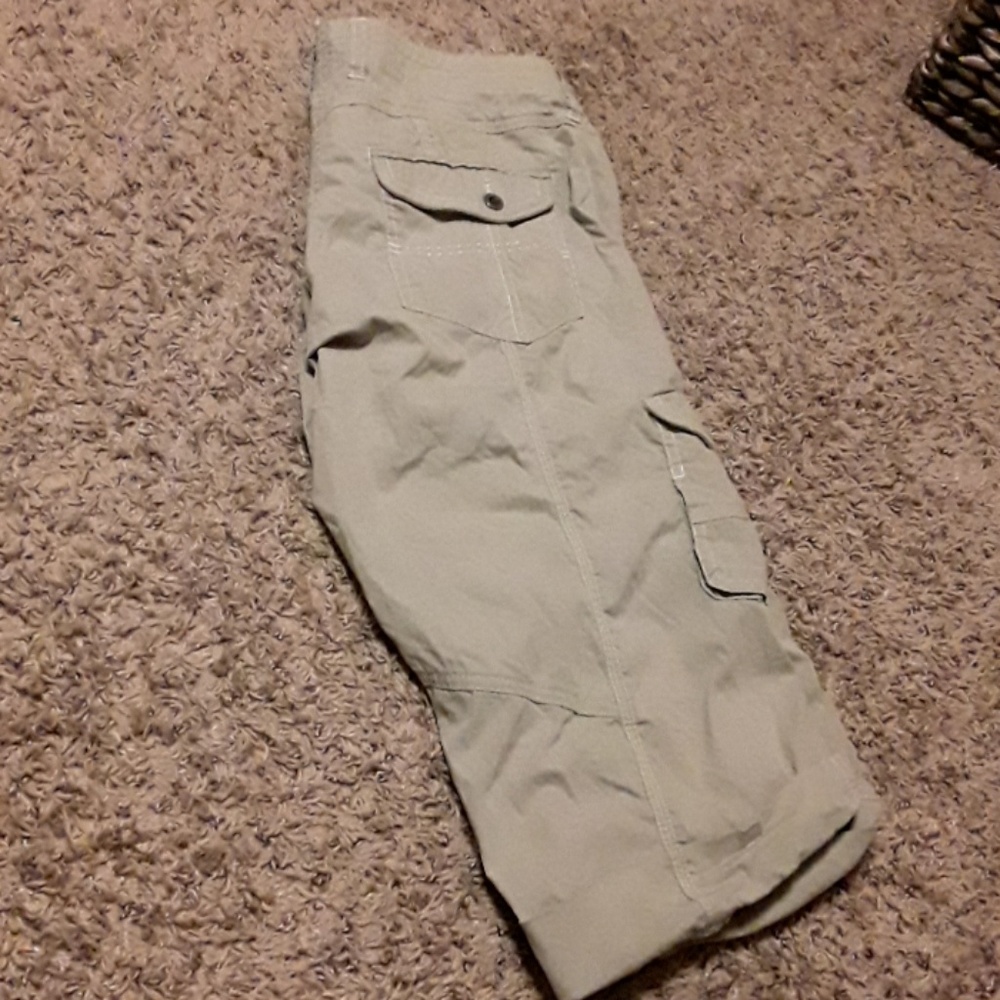 Never worn Kuhl cargo capri pants